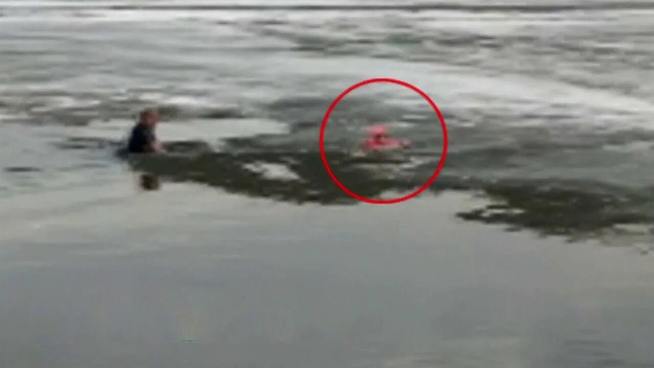 Девочка провалилась под лед. Провалилась под лед девочка в Екатеринбурге. Спас девушку видео