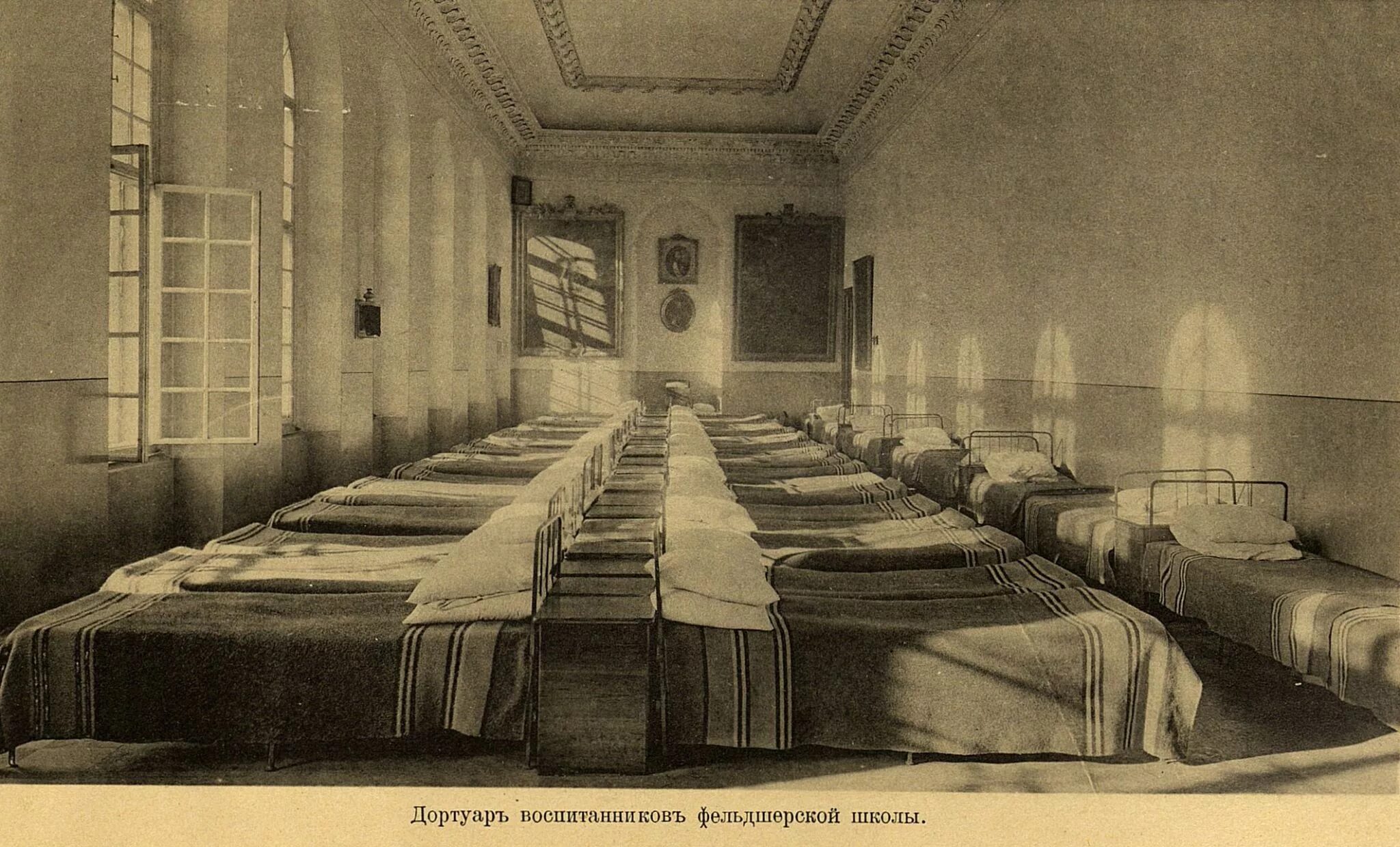 Дортуары смолянок. Дортуар пепиньерок. Смольный институт благородных девиц спальни. Дортуары значение слова. Дортуар это.