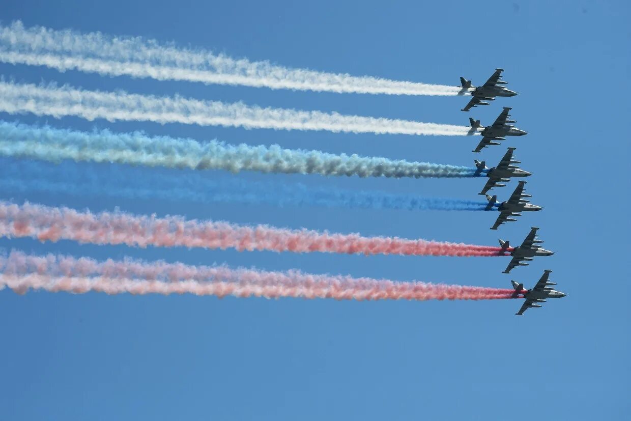 Авиация парада победы. Стрижи и витязи. Парад самолетов на 9 мая. Парад победы воздушная часть. Воздушный парад.