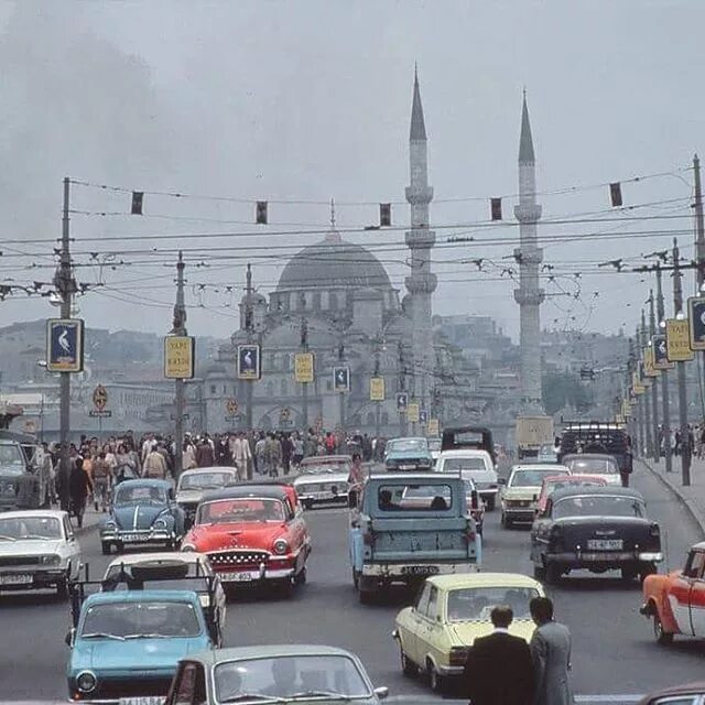 В каком районе жить в стамбуле. Стамбул 1980. Стамбул в 1980 году. Фото Стамбула 1980 год. Атмосфера Стамбула в 1980 годах.