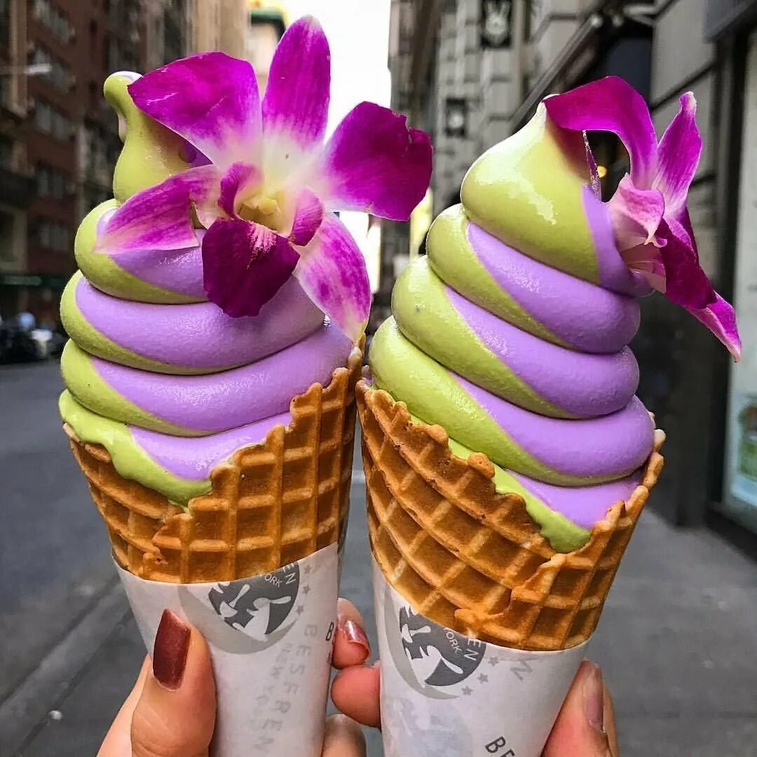 какое мороженое самое. большое мороженое. гигантское мороженое. какое мороженое самое. какое мороженое самое.