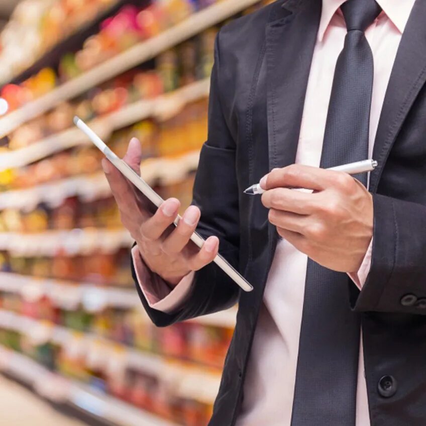 Работ trade. Ассортимент товаров. Работники магазина. Мерчандайзинг. Мерчендайзер.