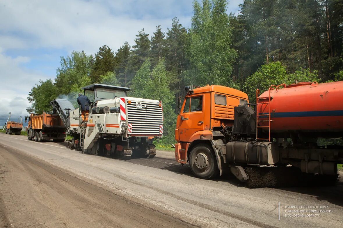 Ооо подмосковное. Ремонт дорог в Подмосковье. Дорожники Подмосковья. КАМАЗ Мосавтодор. Дороги Мосавтодор.