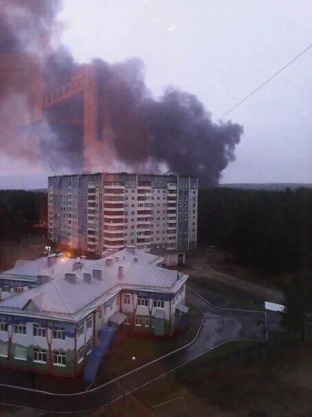 Трубы с дымом. Челябинск дым. Источники дыма в городе. Дымок где снимали. Грэс калтан.