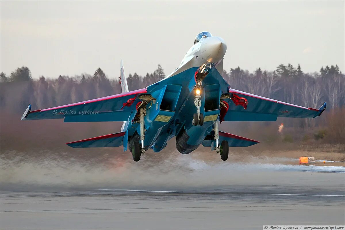 Истребители ютубе. Су-35 русские Витязи. Су 35 Кубинка. Су-35 русский Витязь истребитель. Су-35с русские Витязи самолет.