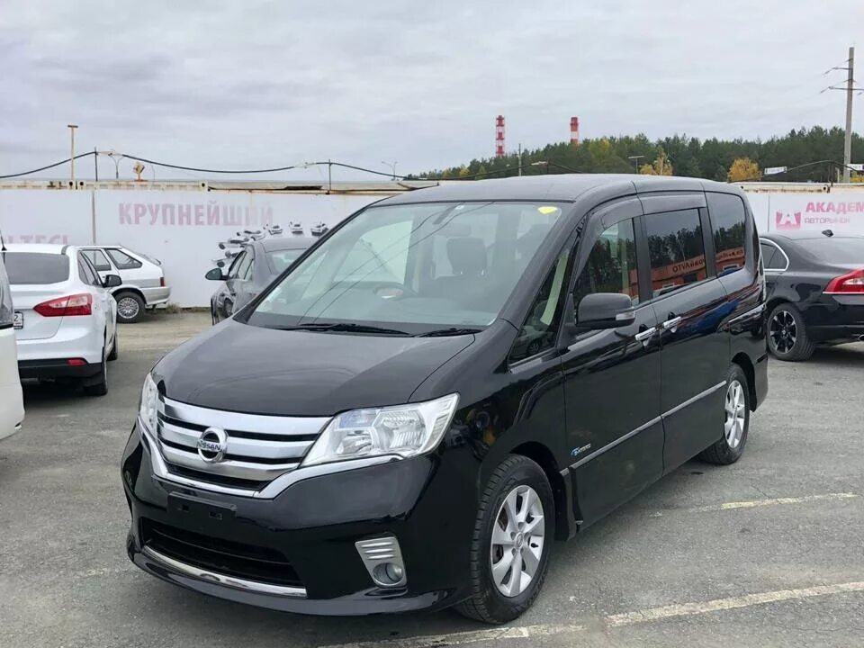 Ниссан Серена c26. Ниссан Серена c26 чёрная. Ниссан Серена с26 гибрид. Nissan Serena 2012. Сирена гибрид