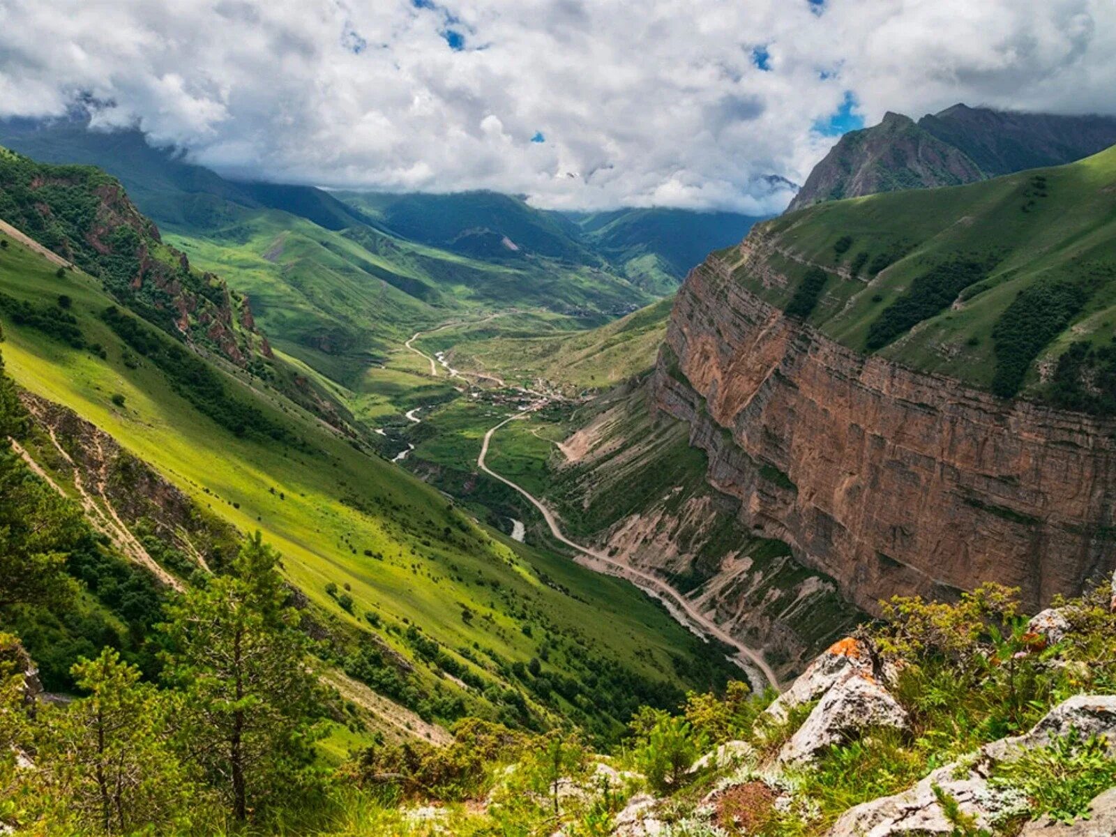Терек кабардино-балкария алмазный завод. Угли краснодар. Кавказ город нальчик. Корзина д/белья 60л гол. Кбр оптом.