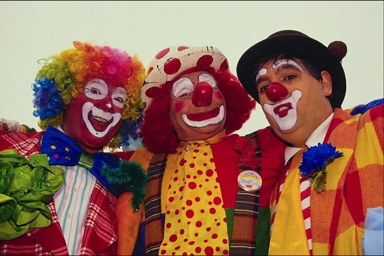 There three clowns at the. Клоун. Клоун в цирке. 3 Клоуна. Добрый клоун.