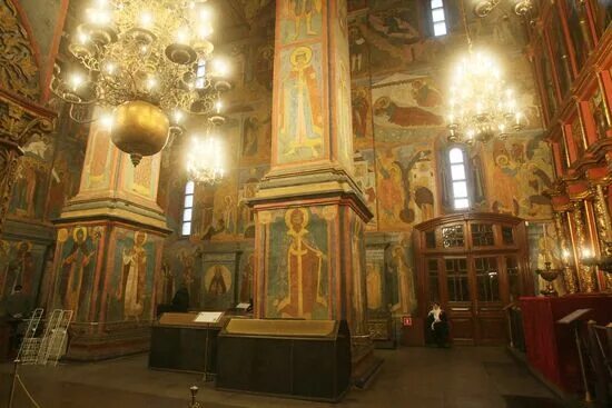 Богослужение в Архангельском соборе Кремля Обитель Петрова