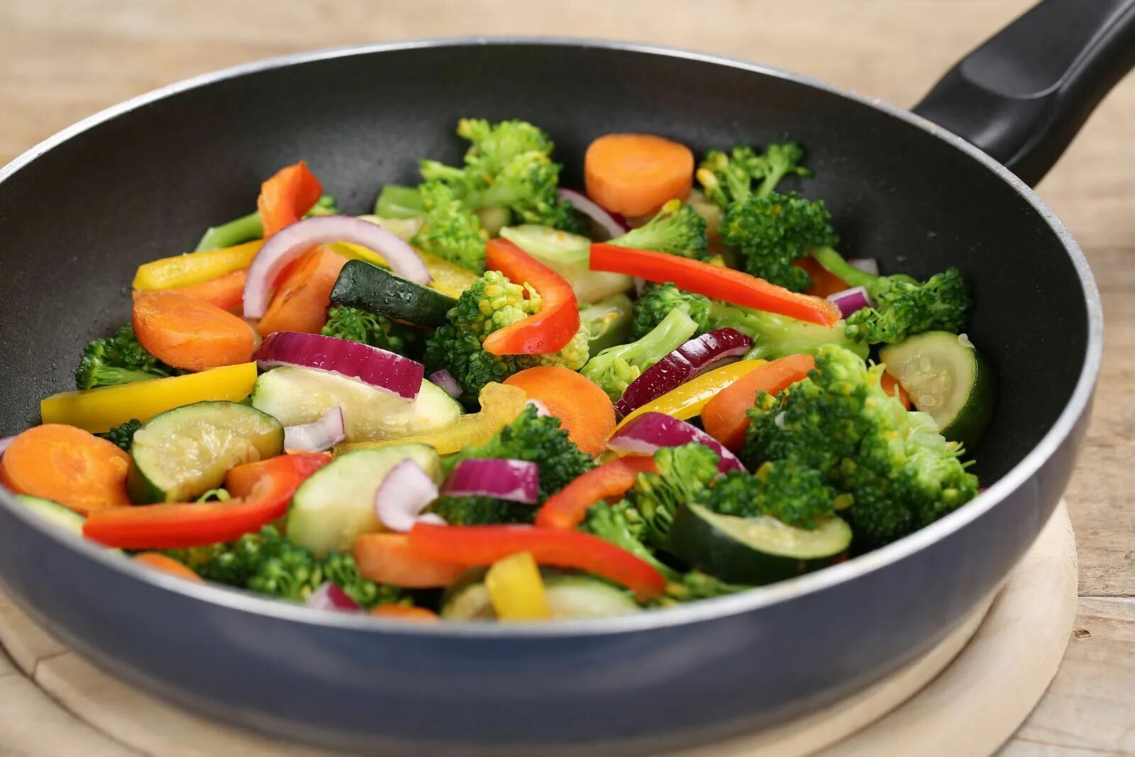 Диетические овощи на сковороде