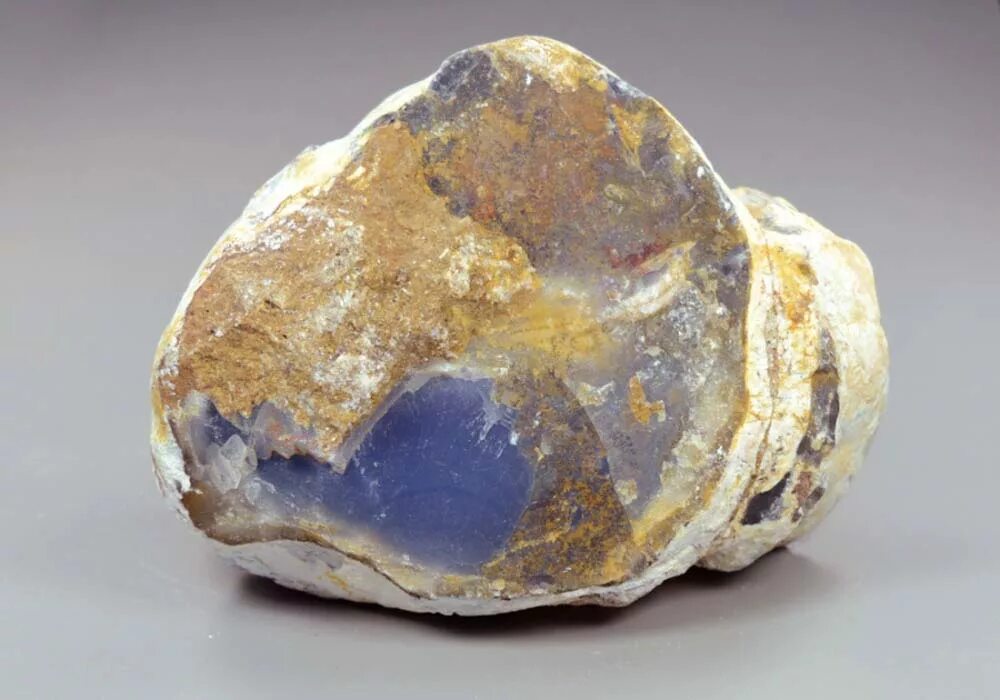 Сапфирин (халцедон). Голубые минералы кремень. Хром халцедон. Халцедон минерал Сараны.