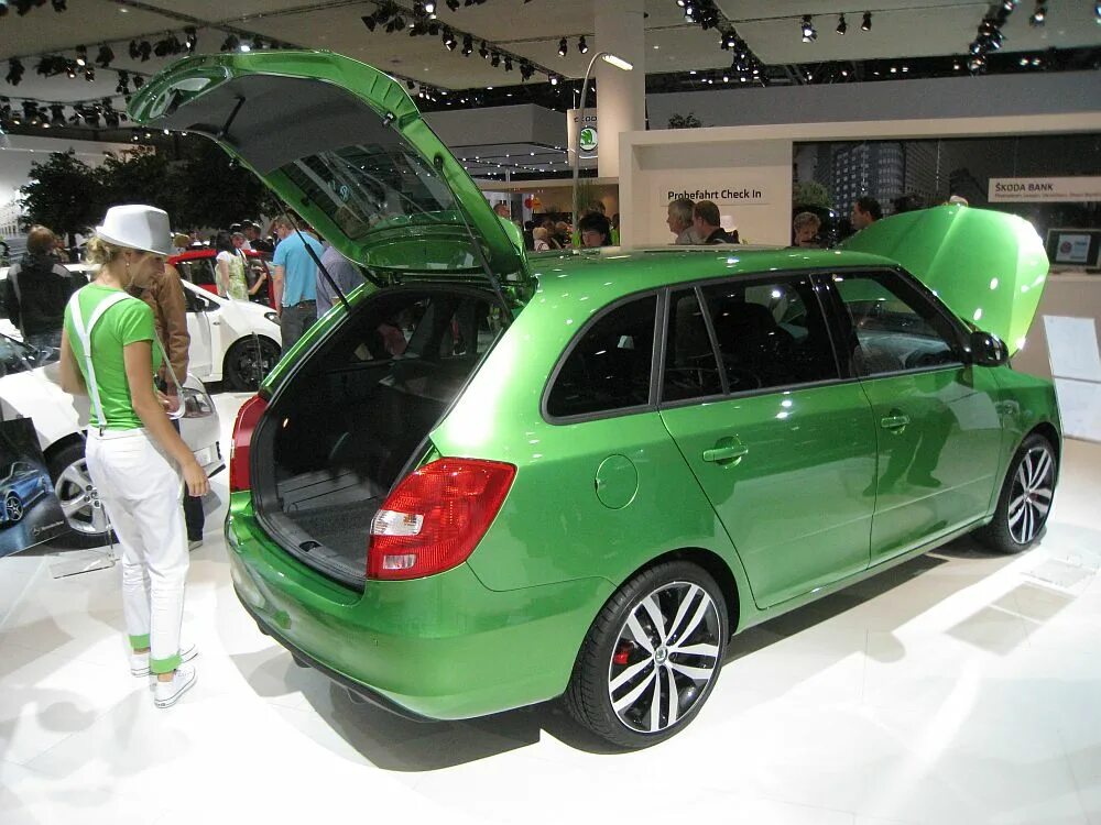 Фабия комби. Skoda Fabia Combi RS. Шкода Фабия 2 Комби. Шкода Фабия Комби 2012. Skoda Fabia Combi 2010.