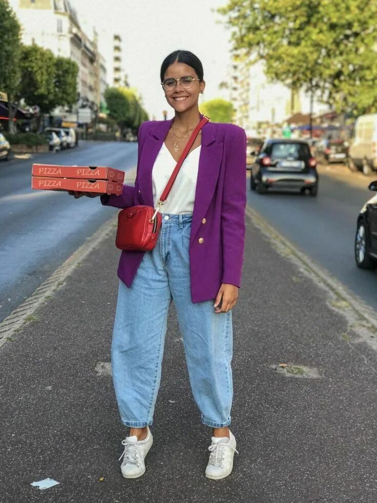 Как одевались в 2025. Street style джинсы slouchy. джинсы стрит стайл 2025 slouchy. джинсы слоучи 2025. джинсы slouchy лук 2025.