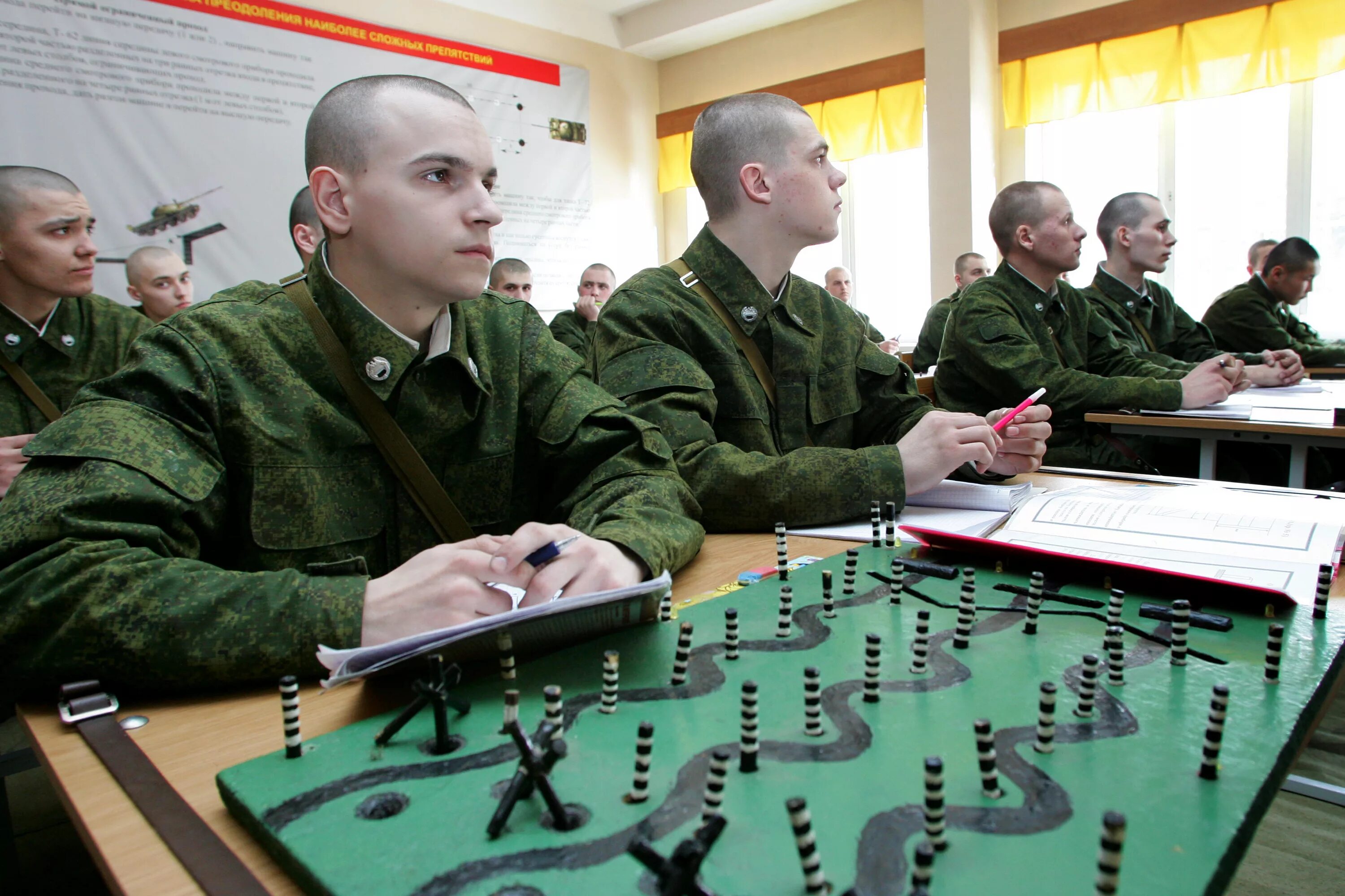 Военно техническое образование. Учебные занятия в воинской части. Военная подготовка. Военная подготовка в армии. Учебная часть в армии.