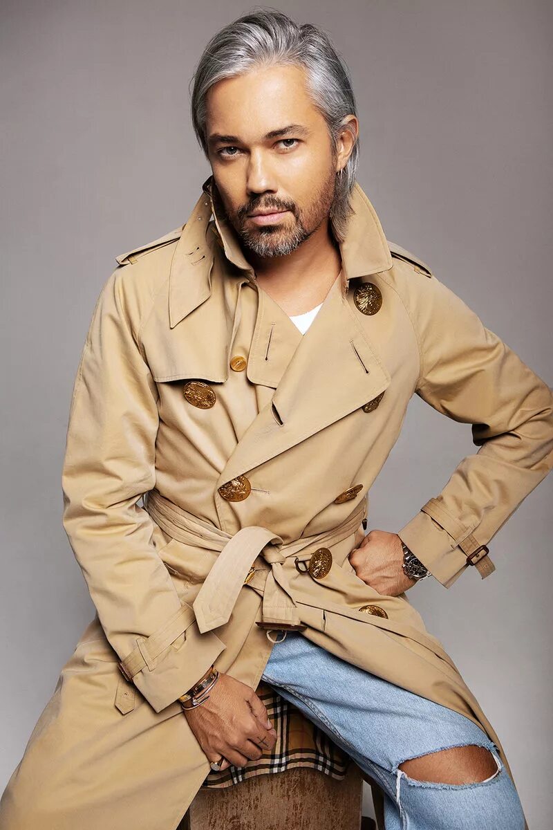 Александр николаевич рогов стилист. Стилист на стс александр рогов. Мужчина в очках в париже. Известный стилист мужчина. Сергей рогов стилист.