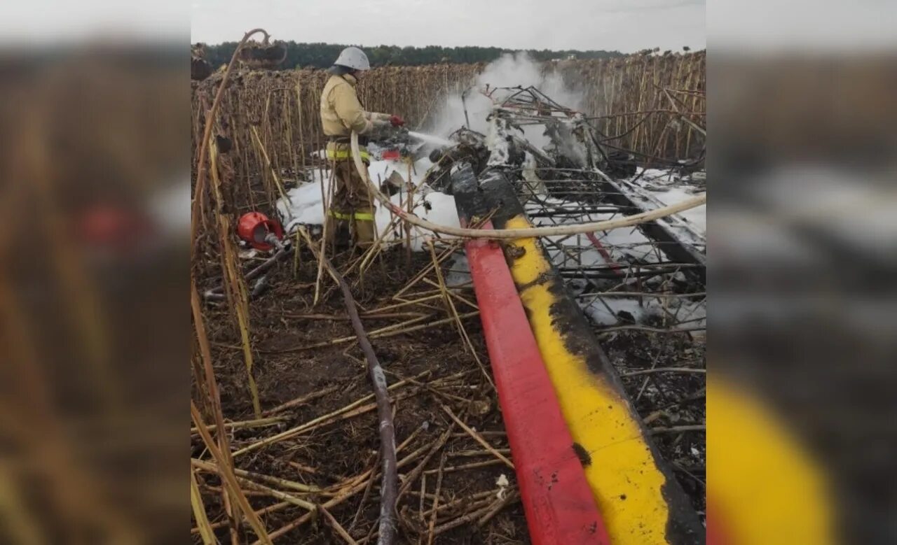 Где потерпел крушение. Катастрофа АН-148 В Белгородской области. В Белгородской области потерпел крушение самолет. В Белгородской области упал самолет. Падение легкомоторного самолета в Белгородской.