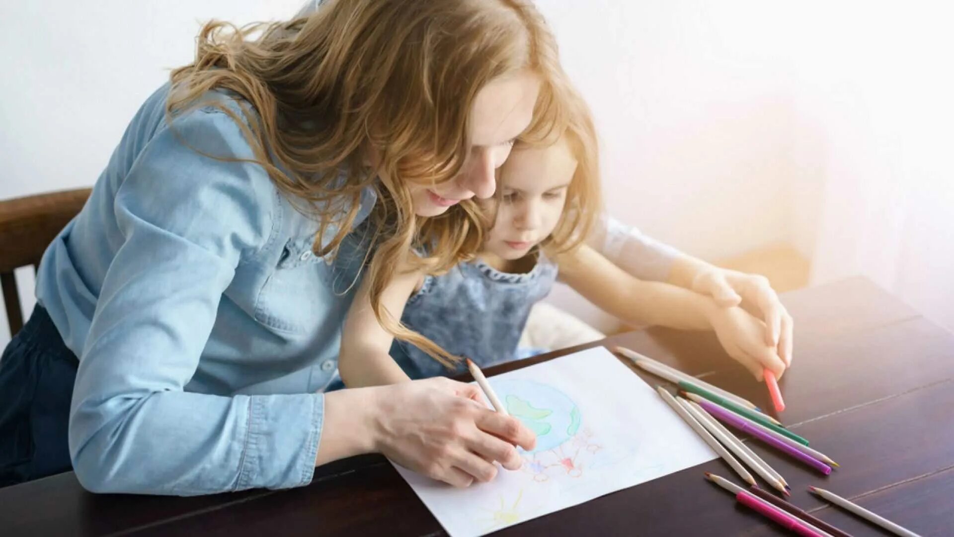 помогла мажору с уроками. помогла мажору с уроками. дети за учебой. юноша и девушка. отец учит с ребенком уроки.