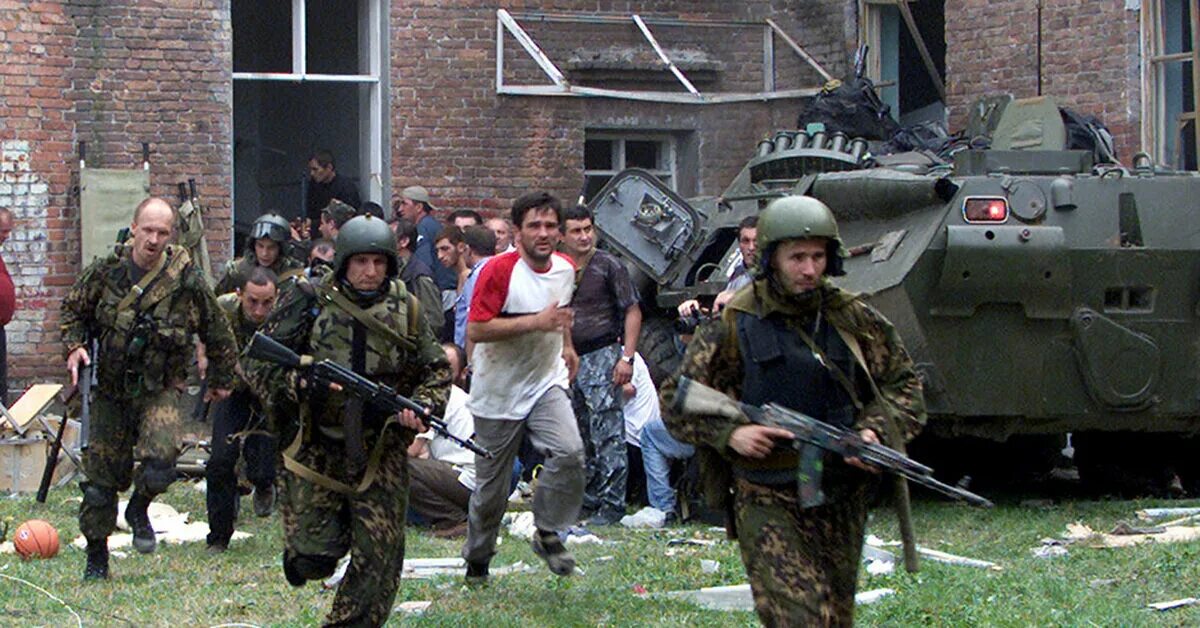 Школа беслана 1 сентября 2004. Город террора фильм 1998. Трагедия в школе беслане 1 сентября 2004. Scar city 1998. Тиа каррере кадры из фильмов.