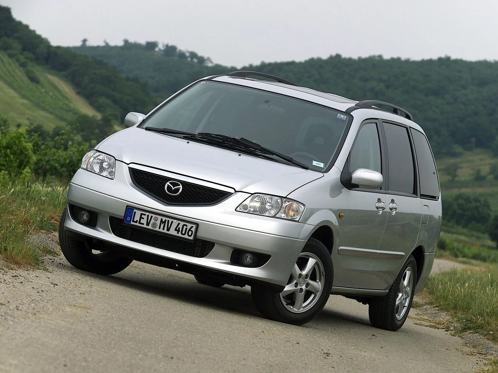 Мазда мпв приморский край. Mazda MPV 2002. Mazda MPV 1999. Mazda MPV, 1999-2003. Мазда МПВ минивэн.