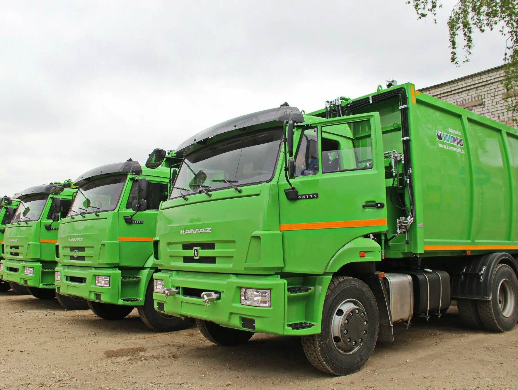 КАМАЗ 65115 1999 зелёный. КАМАЗ 65208 мусоровоз. КАМАЗ 5490 мусоровоз. КАМАЗ 65115 зеленый.