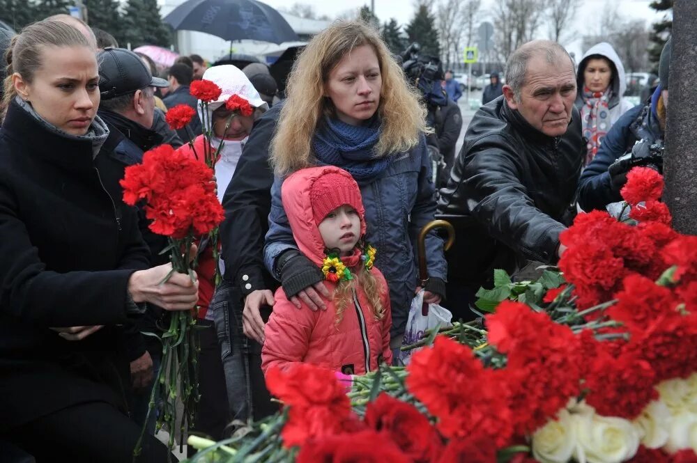 Доктор авиакатастрофа. Авиакатастрофа Ростов на Дону 2016. Мемориал авиакатастрофы Ростов 2016. Авиакатастрофа Ростов 19.03.2016.