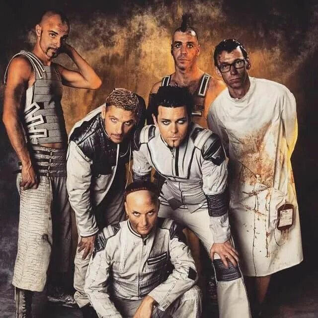 Rammstein extended version. Раммштайн 2001 группа. rammstein 2001 mutter tour тилль. группа rammstein 1994. рамштайн фотосессия 2001.