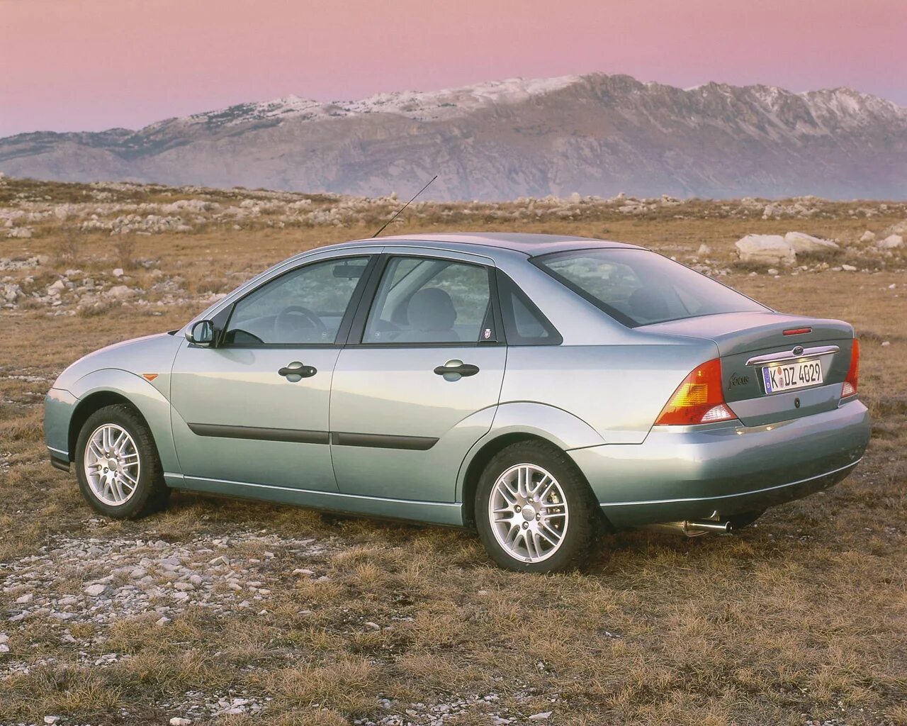 Форд первого поколения. Ford Focus 1 седан. Форд фокус 1998 седан. Ford Focus 1998-2004. Форд фокус 1 седан 2001.