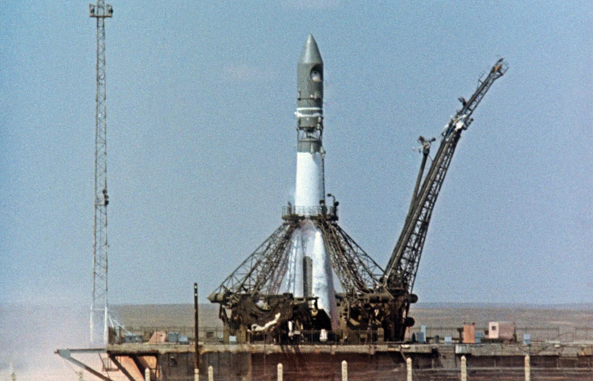 Ракета восток гагарин фото. Космодром Байконур и корабль Восток 1. Байконур Восток 1 1961. Космический корабль Гагарина Восток 1. Байконур Восток 1 Гагарин.