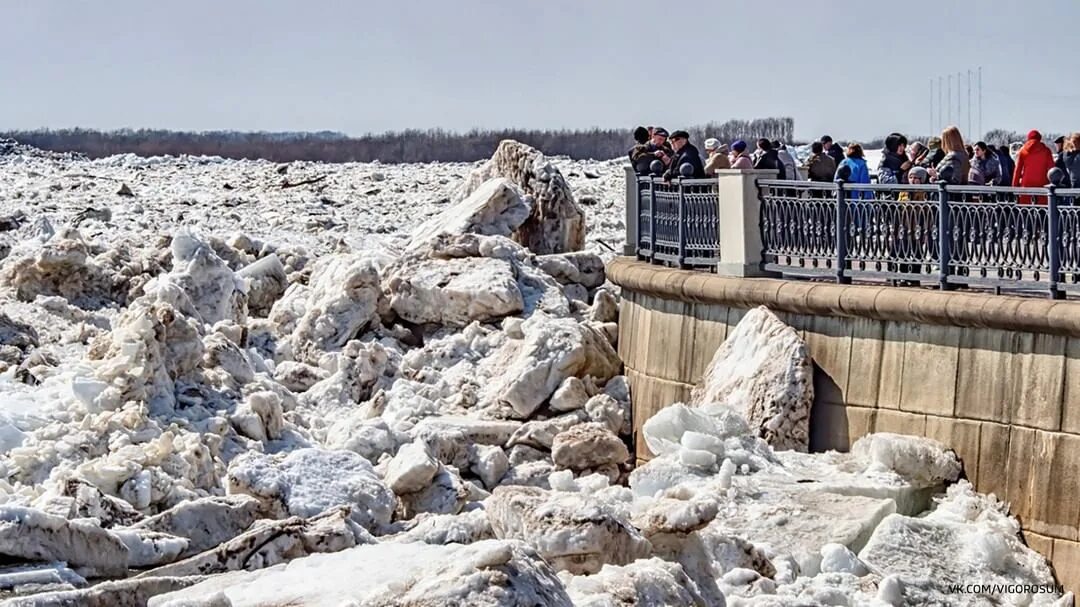 Ледоход в нижнем новгороде 2024. Ледоход на Амуре 2021 Хабаровск. Ледоход Хабаровске 2021 набережная. Хабаровск река Амур ледоход. Ледоход Дудинка 2022.