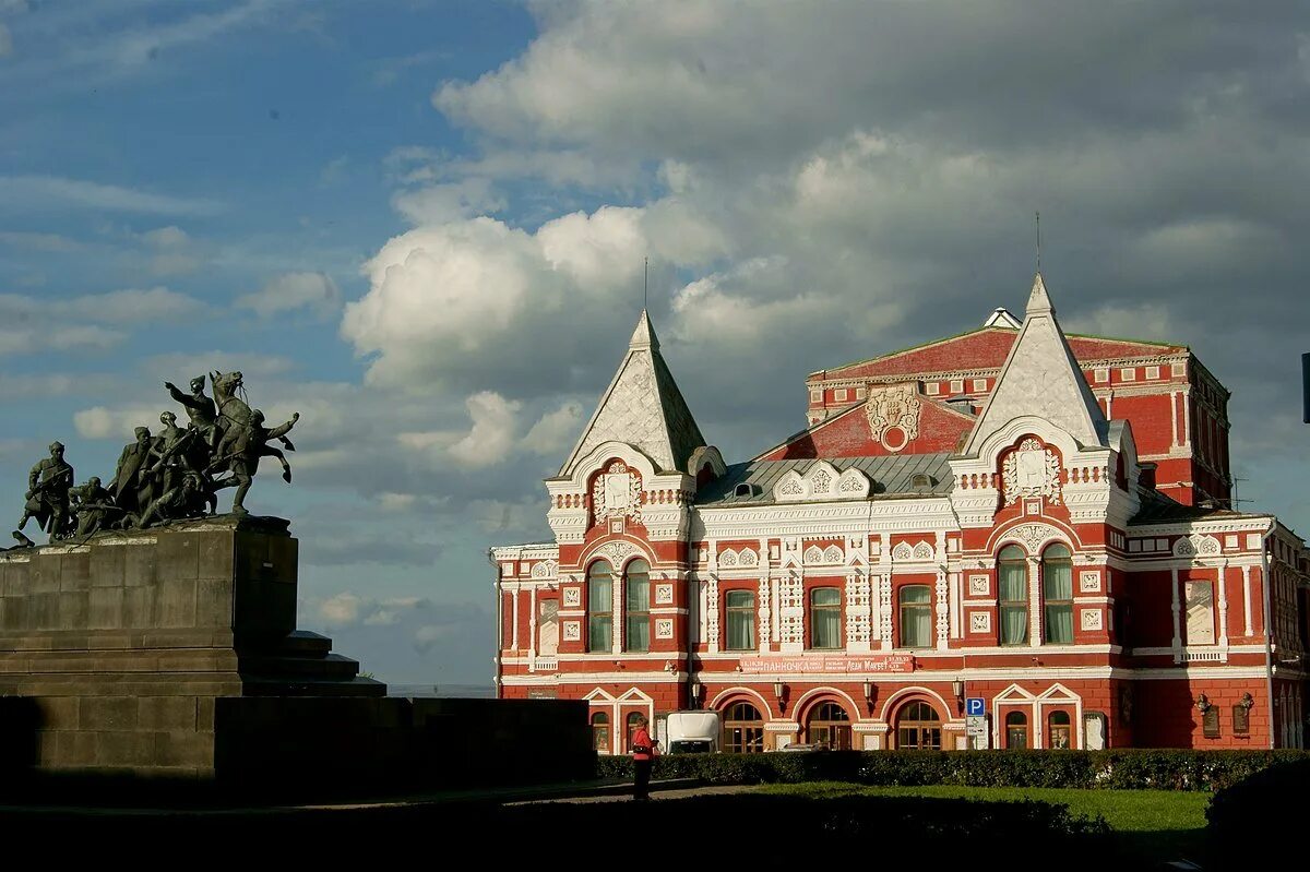 Драма самара. Самарский академический театр драмы им. максима горького. театр максима горького самара. самарский театр драмы зимой. драмтеатр самара зимой.