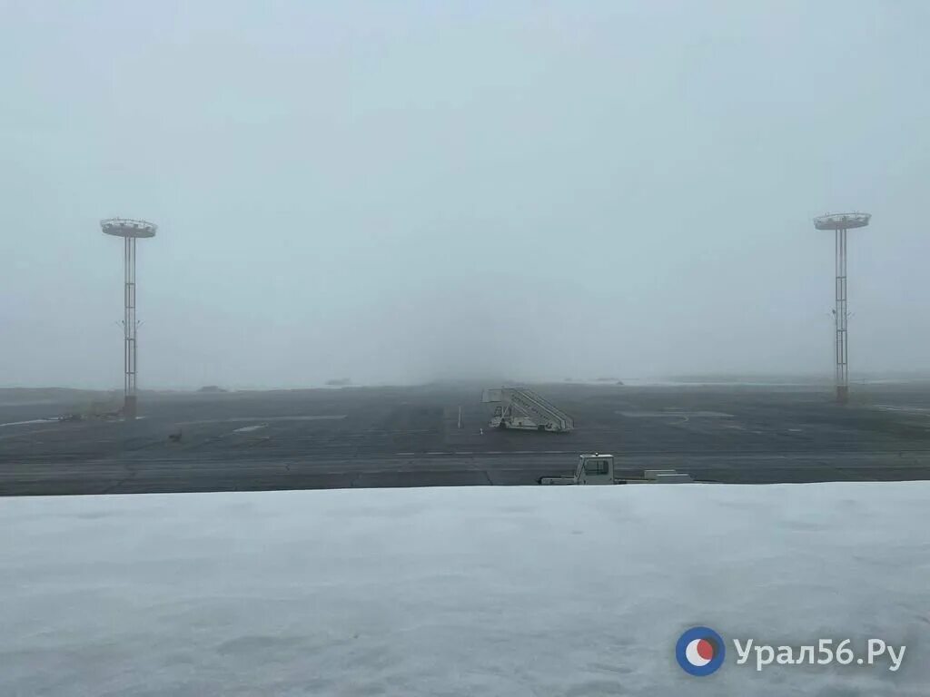 Аэропорт оренбург 2022. Самолет над оренбургом. Оренбург-2 аэродром. Шереметьево оренбург сегодня. Машина на взлетной полосе.