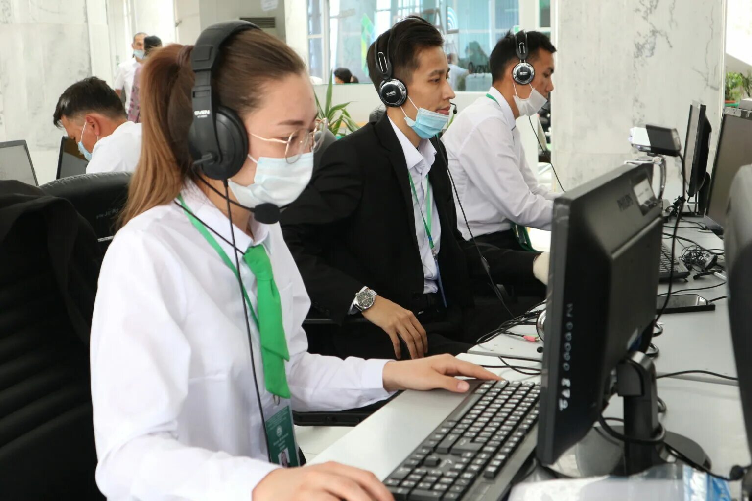Контакт центр. Егов 1414. Оператор колл центра. Цон колл центр. Оператор колл центра.