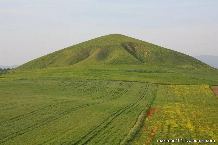 меловой курган силбери-хилл. пирамида силбери хилл. скифские курганы. гранд холм сибирь. курган силбери-хилл.