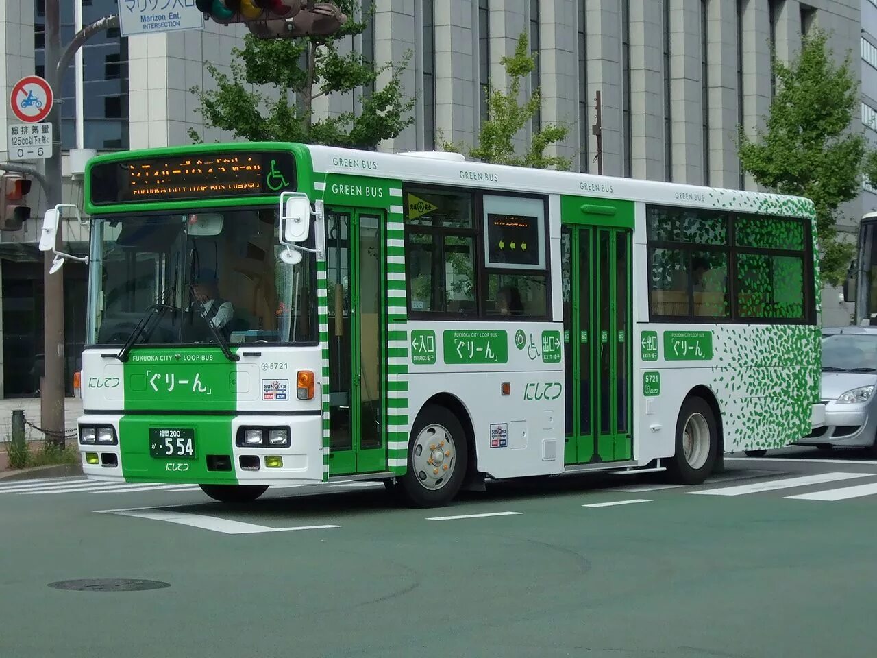 Зеленый автобус. Городской зеленый автобус. Зеленый автобус зеленый автобус. Транспорт Японии.
