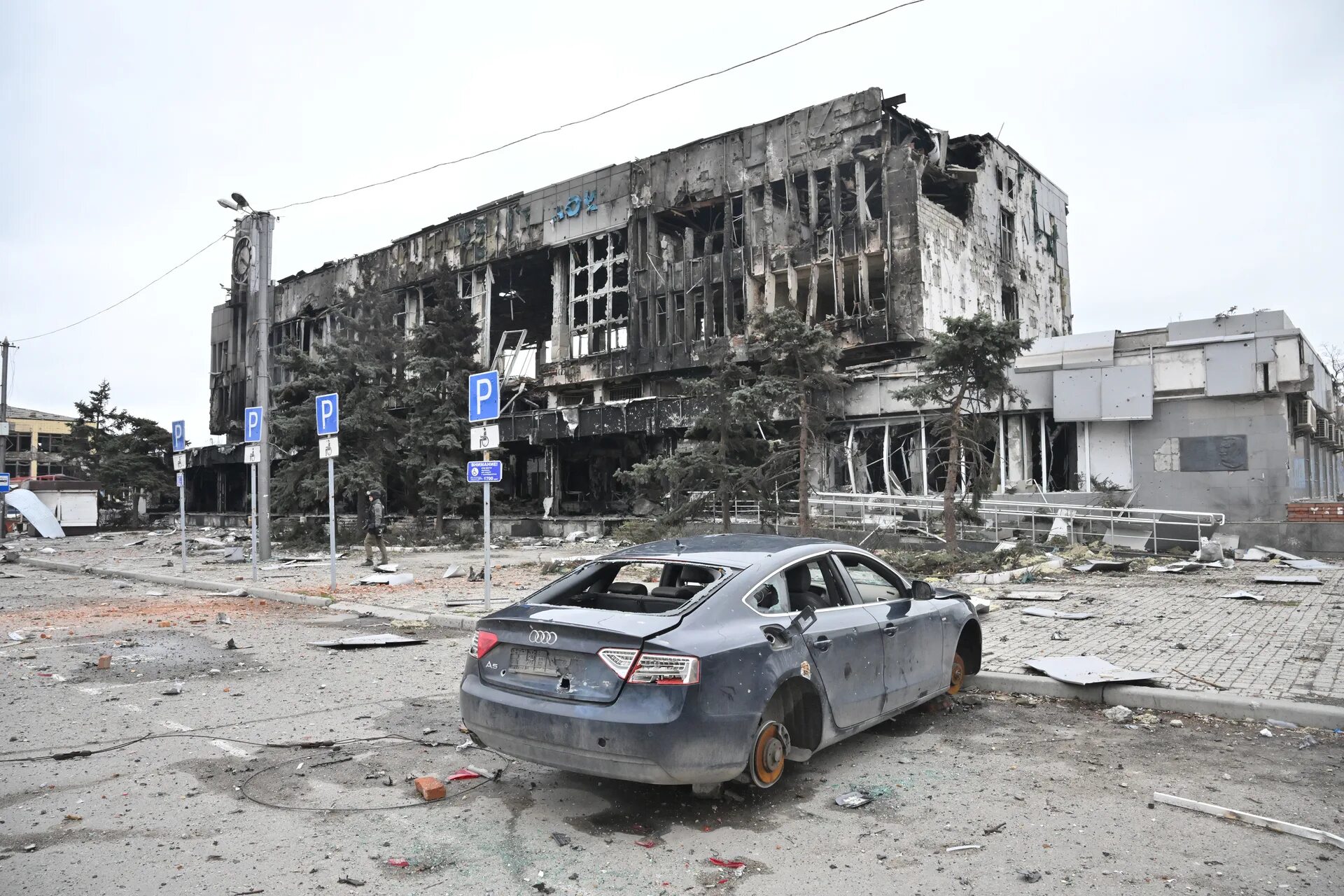 Russian forces ignored pleas for Easter ceasefire and ramped up attack on Mariup