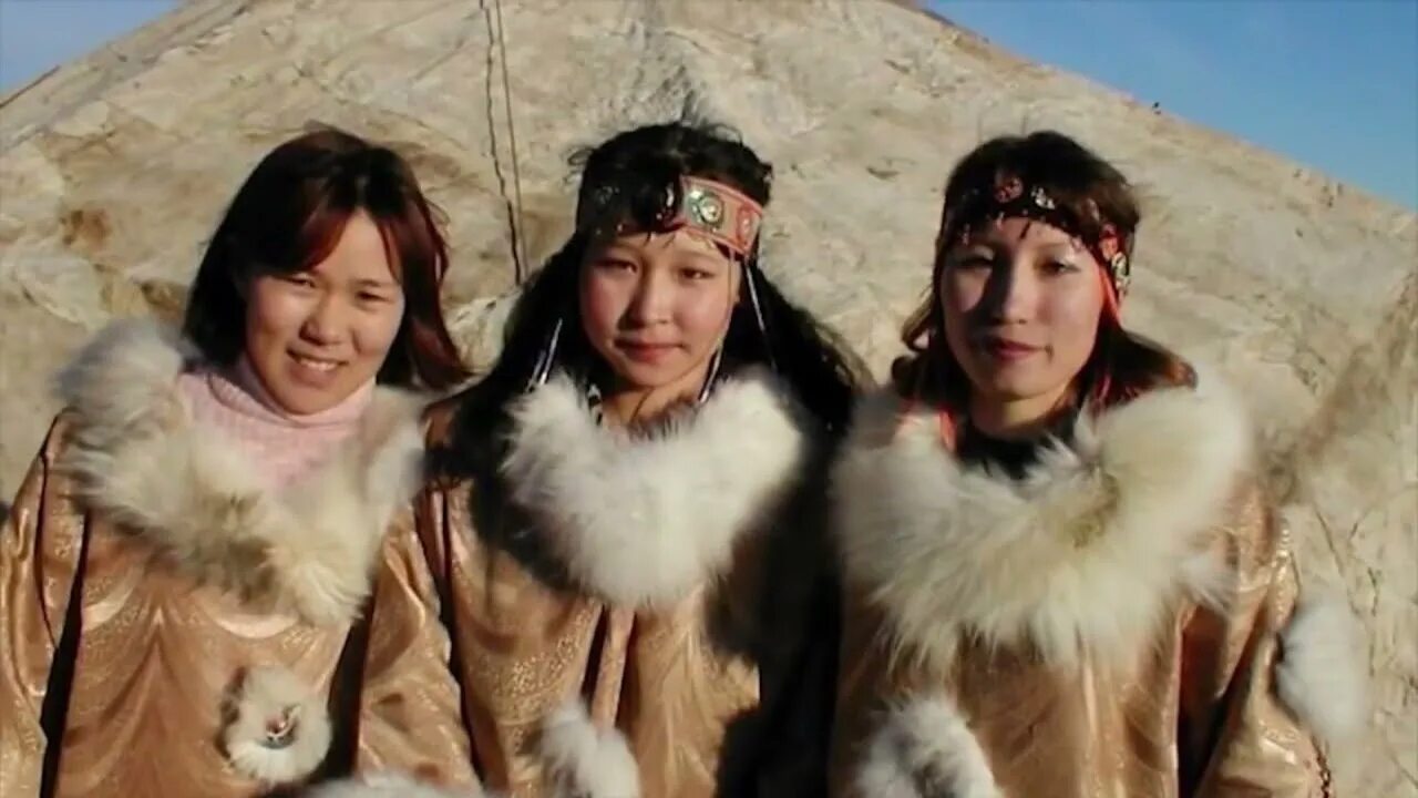 Чукчи презентация. Чукчи ненцы эскимосы. Коренные народы камчатки коряки. Чукчи народ презентация. Здравствуйте на языке чукчей.