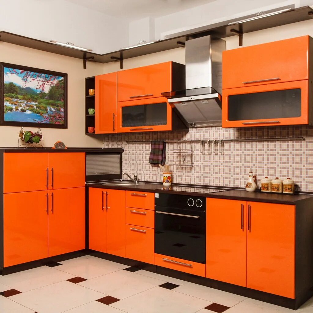 Кухня апельсин угловая. Оранжевая кухня. Кухонный гарнитур оранжевого цвета. Оранжевая угловая кухня.