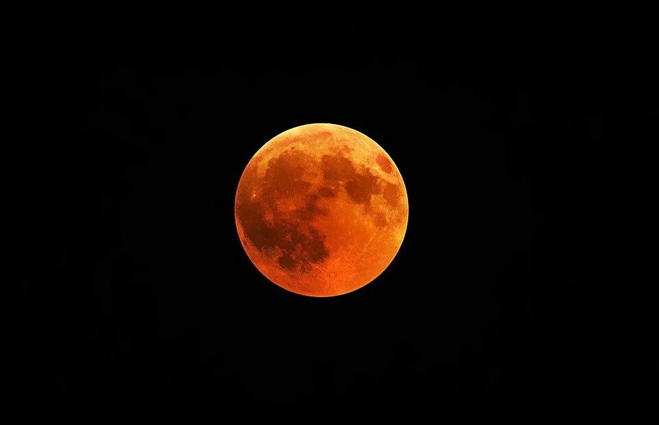 8 08 2023. Лунное затмение Кровавая Луна. Лунное затмение 8 ноября 2022. Красная Луна. Суперлуние.
