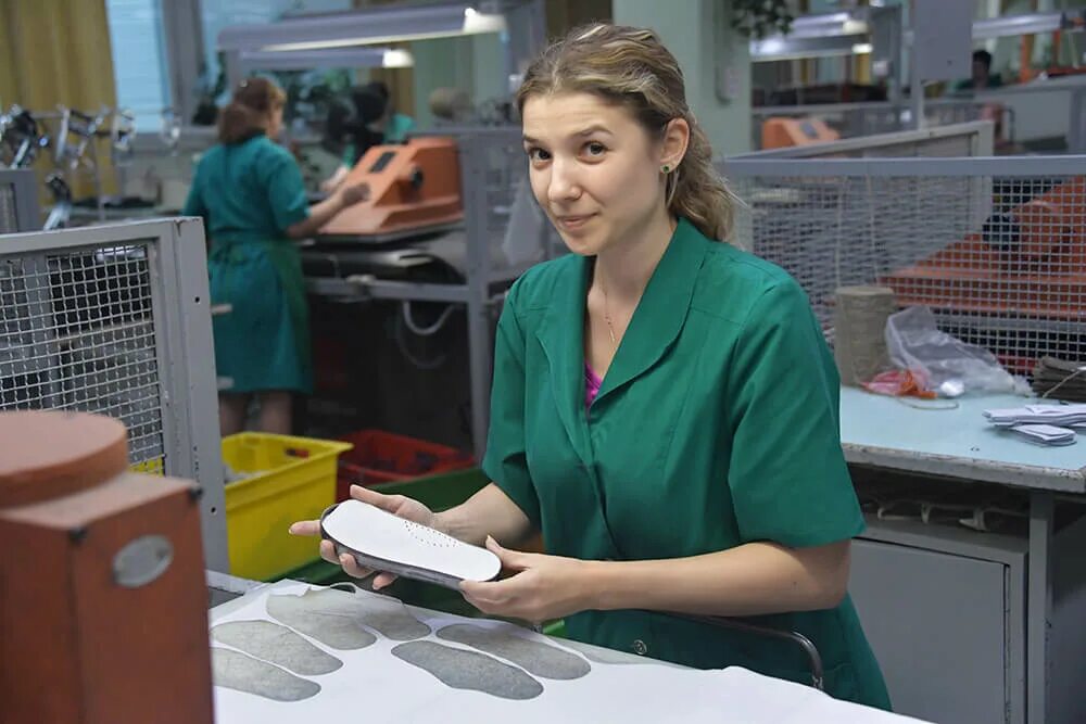 100 лет фабрике парижская коммуна. парижская коммуна москва. фабрика парижская коммуна москва. москва фабрика парижская коммуна. магазин при фабрике парижская коммуна.