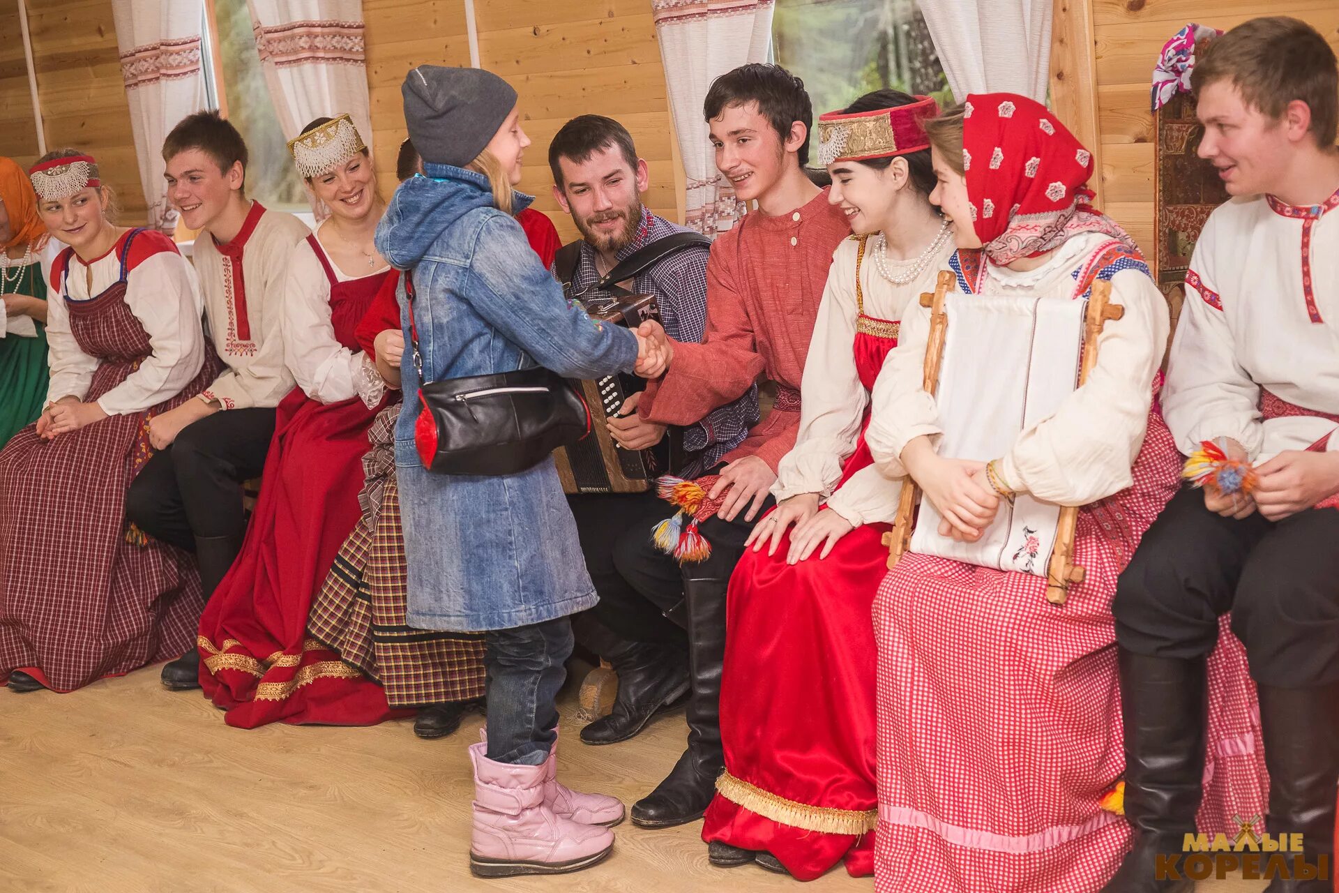 Посиделки дающие. Фольклорные посиделки. русские народные посиделки. фольклорные посиделки для молодежи. деревенские посиделки.