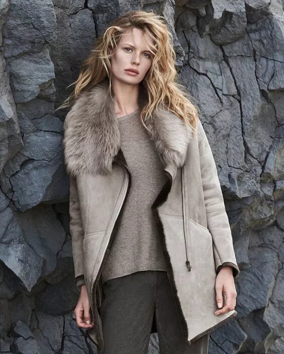 короткая дубленка с мехом. дубленки женские 2023 2024. дубленка зимняя женская. дубленка молодежная женская. дубленка авиатор женская зима 2023.