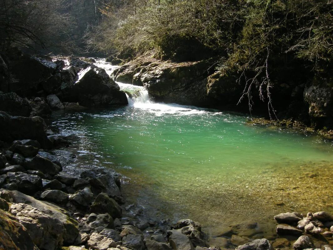 Река в закавказье 5. Река Кубань КЧР. Реки Кавказа Кубань. Река Кубань в горах Кавказа. Горные реки Кавказа Риони.