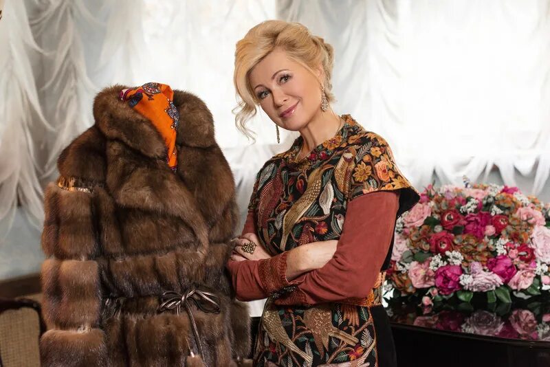 виктория цыганкова певица. вики цыгановой показ. вика цыганова в мехах. сайт цыгановых. особняк вики цыгановой.