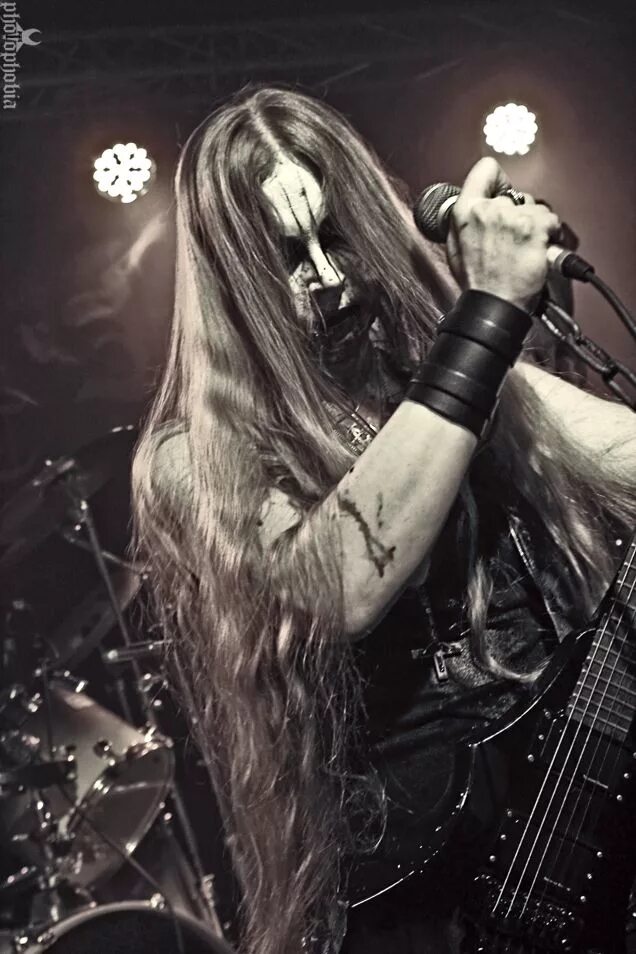 Женский блэк метал. Darkened nocturn slaughtercult группа. Darkened nocturn slaughtercult группа. Анахита металлистка. Анахита металлистка.