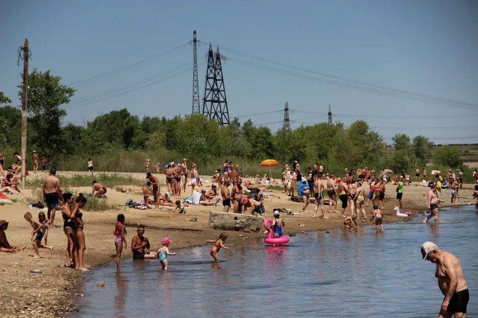 Где можно купаться в волгограде. Пляжи Волгограда. Волгоградский пляж. Купаться на пляже.