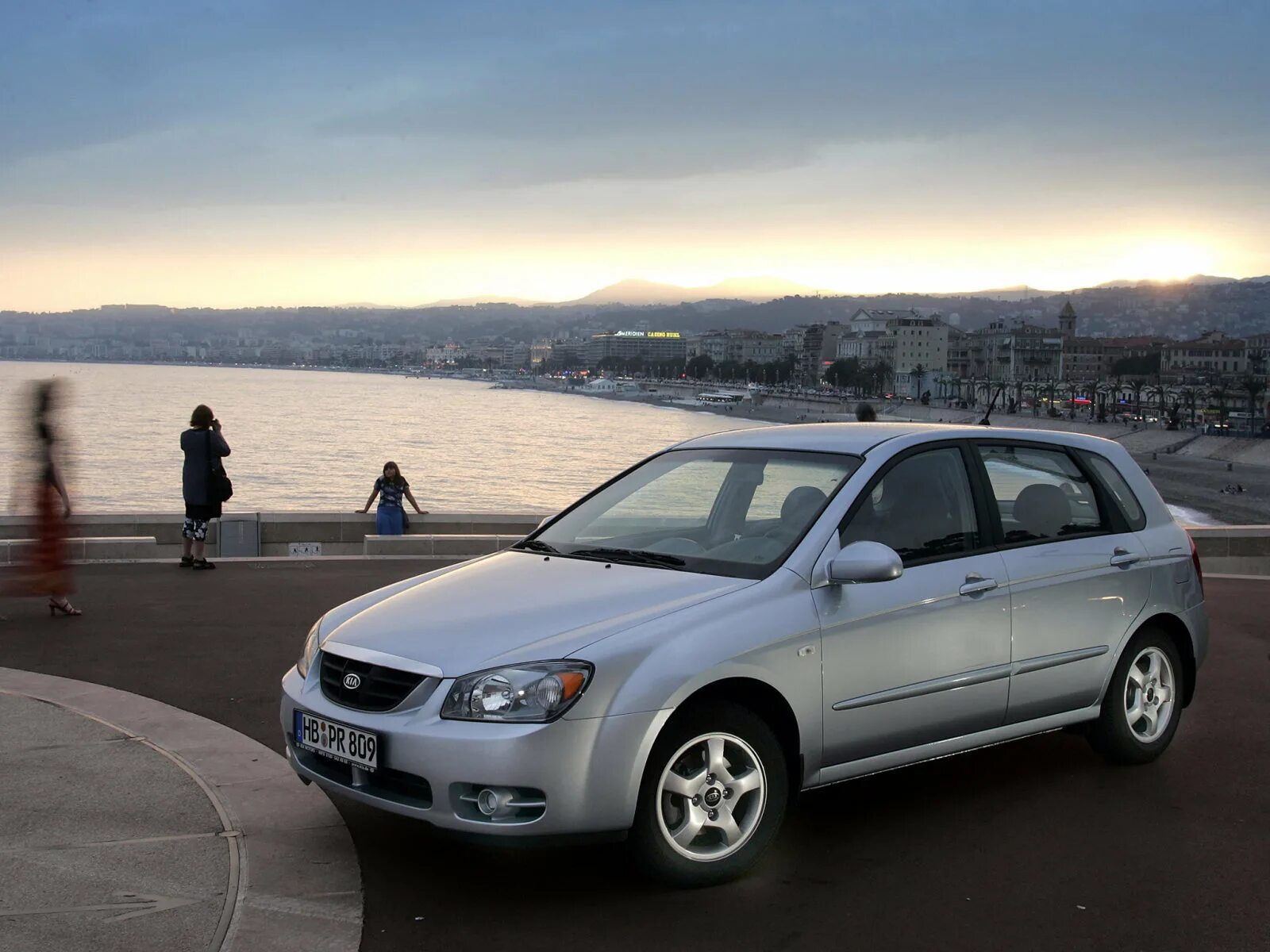 Купить кия 1 поколения. Kia Cerato 2004-2008 (LD). Kia Cerato 2004 хэтчбек. Киа Серато 1. Церато 1 хэтчбек.