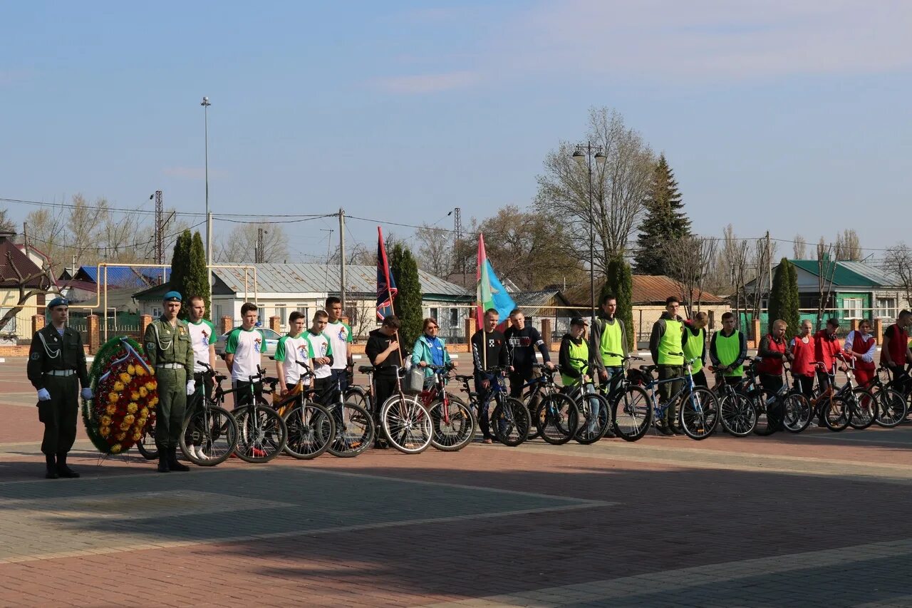 Школа двуречки грязинский район. Школа села двуречки грязинский район. Село двуречки липецкой области. Двуречки село героев. Двуречки грязинский район кладбище.