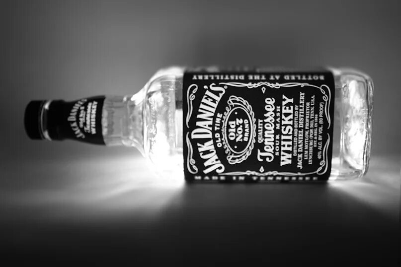 Jack daniels картина. Бутылочка виски песня. Бутылочка виски песня. Молодой виски. Бутылочка виски песня.