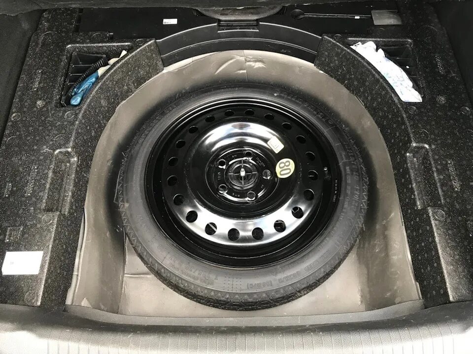 Кронштейн запасного колеса opel vivaro. Запасное колесо опель. Запасное колесо опель. Opel corsa d багажник запаска. Запасное колесо опель.