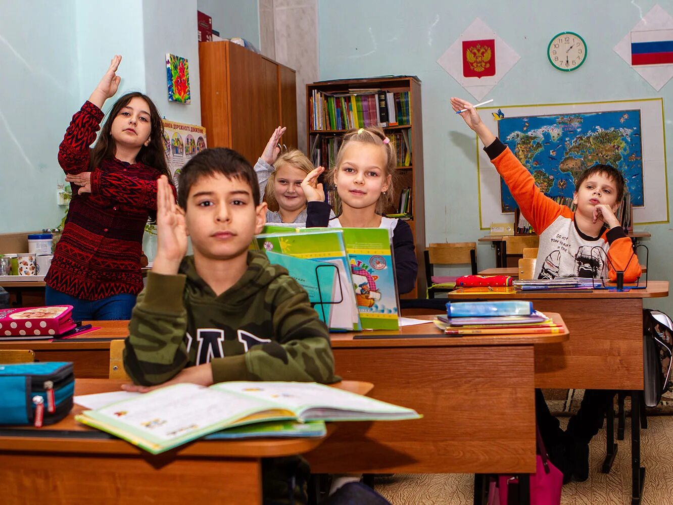 Радужная школа. Школа радуга калуга. Частная школа радуга. Школа радуга махачкала. Частная школа радуга калуга.